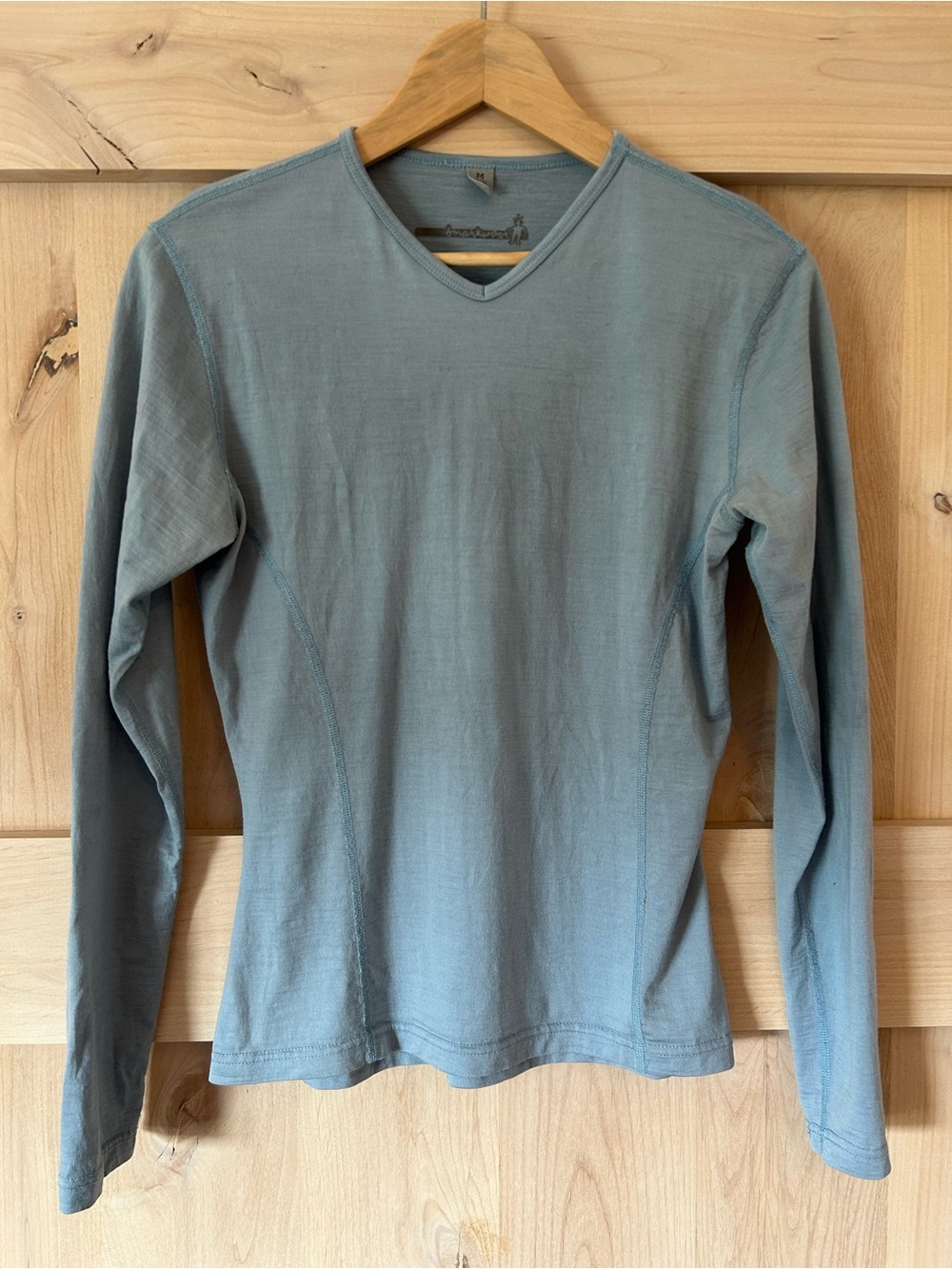 Smartwool Women’s Blue 100% Merino wool base layer V-Neck Long Sleeve Shirt, Med